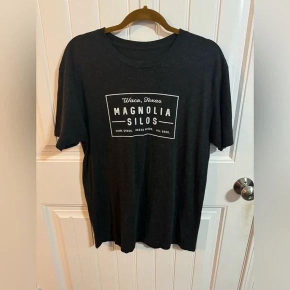 Magnolia Silos charcoal graphic tee - Picture 3 of 5